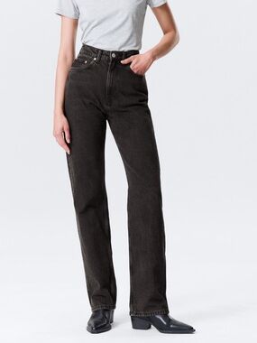 ROWE SUPER HIGH WAISTED REGULAR STRAIGHT JEANS
WEEKDAY 27